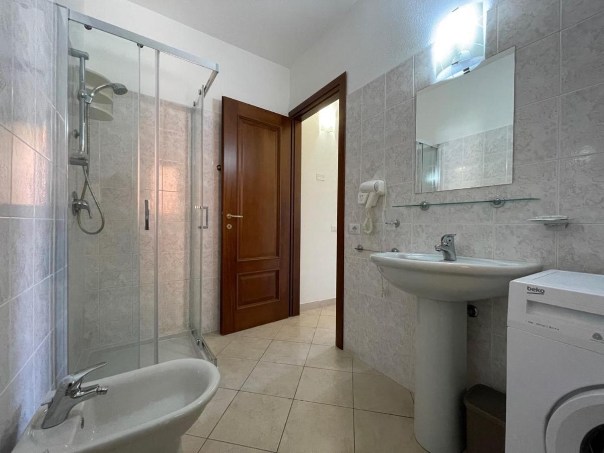 Casa Vacanza La Suaredda San Teodoro  Exteriör bild